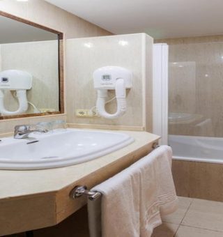 asturias-hotel-ciudad-cangas-de-onis-bathroom