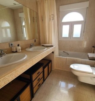 simancas-finca-sotomar-casa-rural-bathroom