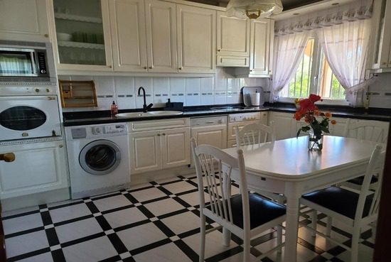 simancas-finca-sotomar-casa-rural-kitchen2